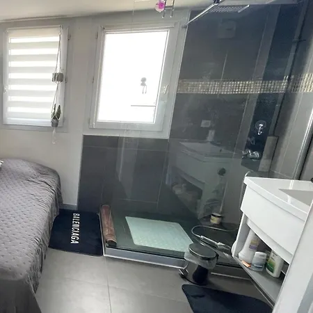 Modern And Luxurious Two Bedroom Апартаменты