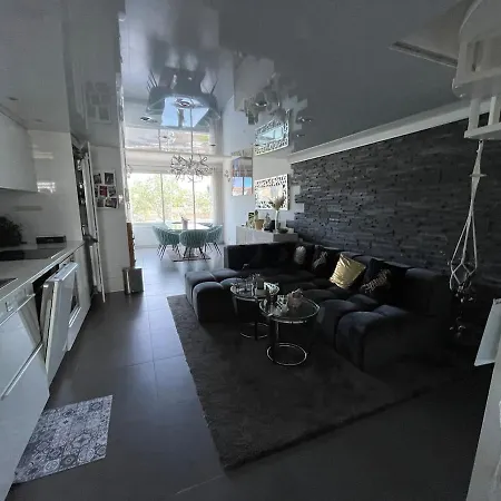 Апартаменты Modern And Luxurious Two Bedroom *
